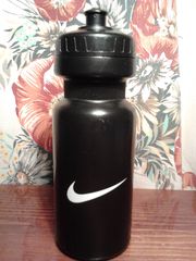 Бутылку для воды Nike
